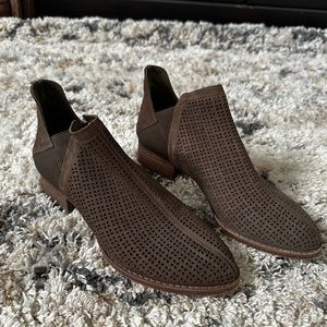 Light brown Vince Camuto booties. Barely worn. Great condition.